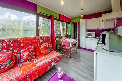 Lebhaftes Ferienhaus mit Garten