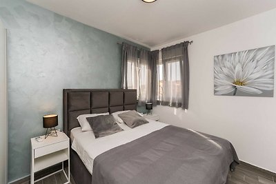 Luxury D Apartments - Two Bedroom Apartment w...