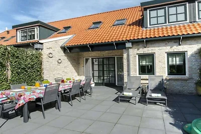 Ferienhaus in Nes mit Schwimmbecken