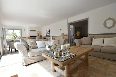 Élégante villa avec piscine privée dans le su...