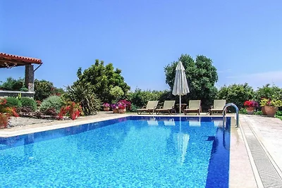 Haus mit Garten und Pool für alle
