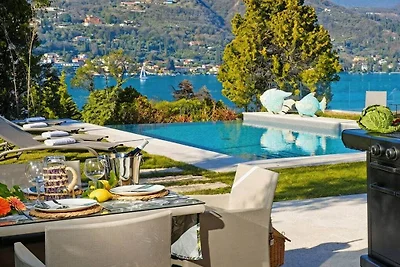 Villa Bianca Lake front