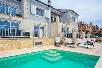 III in Villa Sunce