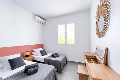 Villa a Saint-François con piscina e giardino