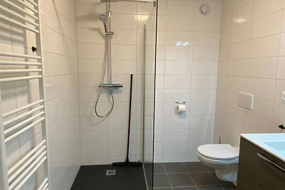 Casa ristrutturata con doppi servizi, Breda a...