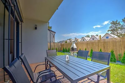 Komfortables Ferienhaus mit Garten und Pool