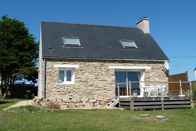 Ferienhaus in Plouhinec mit Terrasse