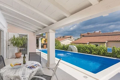 Villa en Poreč con piscina