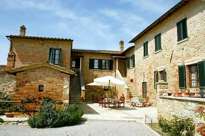 Schönes Bauernhaus in Asciano mit Schwimmbad