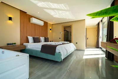 Villa in Kalkan mit Schwimmbecken