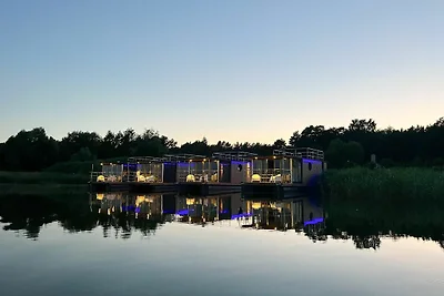 Lussuosa casa sull'acqua per 4 persone.