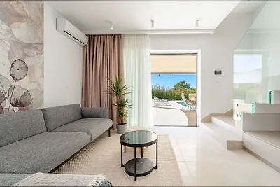 Villa Axia with pool