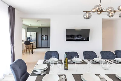 Expansive Retreat with Private Pool & BBQ, Ne...