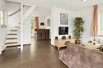 Bungalow w Zuytland z Prywatnym Pomostem