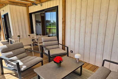 Chalet mit Swimmingpool, 500 m vom Strand...