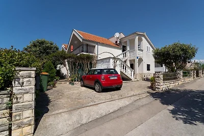 Apartment mit Balkon