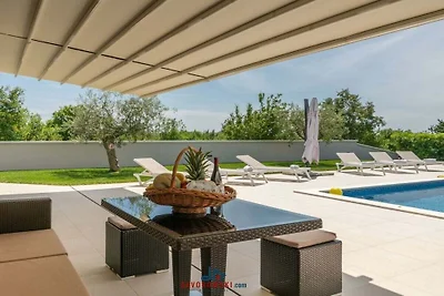 Villa in Juršići mit Schwimmbecken