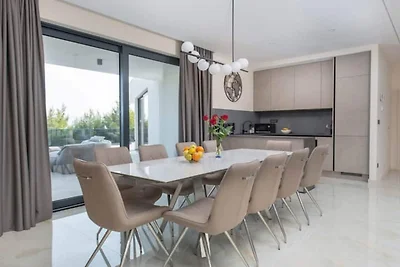 Luxuriöse Villa mit Meerblick und Whirlpool