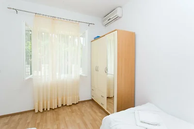 Apartments Garden - One-Bedroom Apartment wit...
