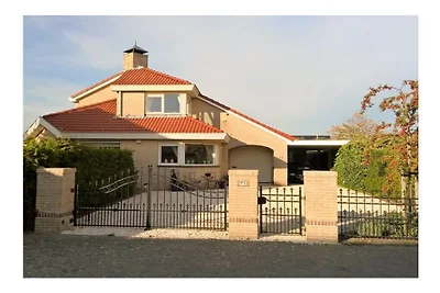 Villa am Wasser