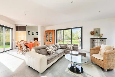 Apartment in St. Armel mit beheiztem Pool