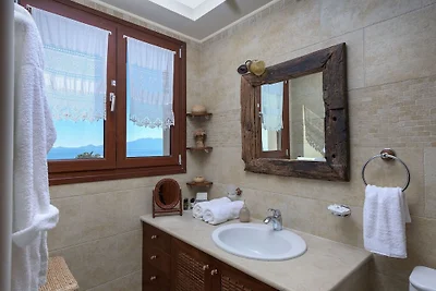 Bella casa vacanze a Charaki vicino alla...