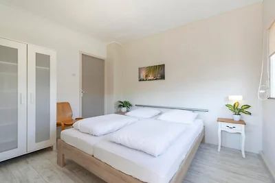 Bungalow in Sint Maartenszee am Strand