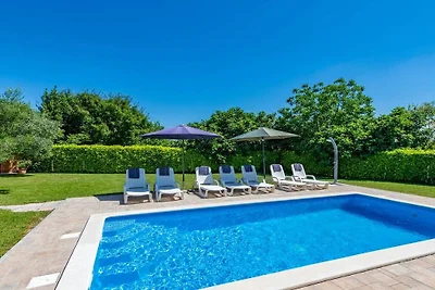 Vakantiehuis in Pićan met zwembad