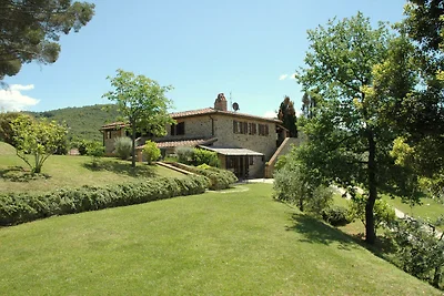 Agriturismo con terrazza privata e piscina