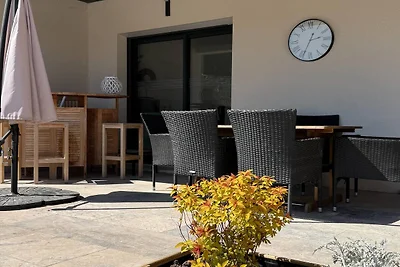 Villa mit Pool und Jacuzzi nahe Châteauneuf-d...