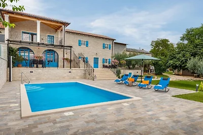 Stilvolle Villa mit Pool und Garten