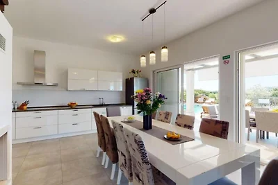 Adriatic Pearl - FourBedroom Villa with heate...