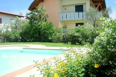 Plüsch-Ferienhaus in Lazise mit Pool