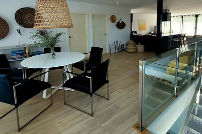 Stilvolle, moderne Villa am Stadtrand von...