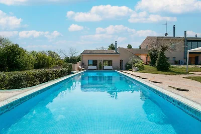 Elegante Villa mit Pool