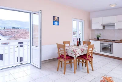 One Bedroom Luxury Apartment with Balcony and...