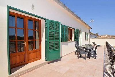Ferienhaus in Llubi mit Schwimmbecken