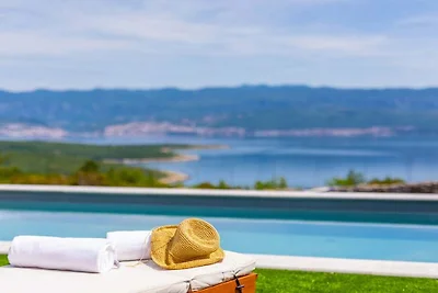 Ferienhaus in Risika mit Schwimmbecken