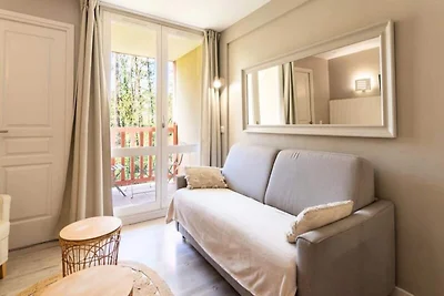 Residenz f�r sechs Personen mit Pool