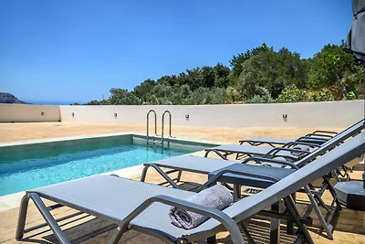 Villa in Mariou mit Pool und Ausblick