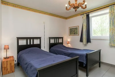 Gem�tliches Haus in Sainte-Ode mit Sauna