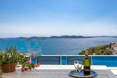 Luxury villa Fleur with pool