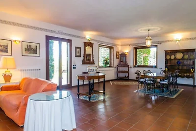 Fesselnde Villa in Ricadi mit Pool
