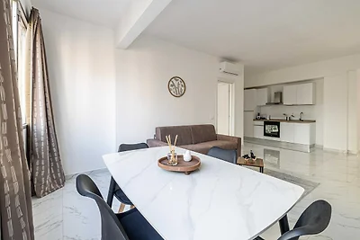 Zentrale 1BDR/4P-Wohnung in Ventimiglia