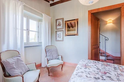 Wohnung im ersten Stock mit privatem Garten