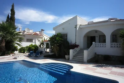 Moderne villa met whirlpool