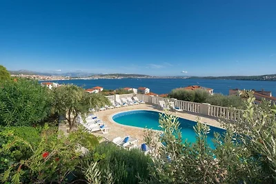 Villa in Seget Donji mit Schwimmbecken