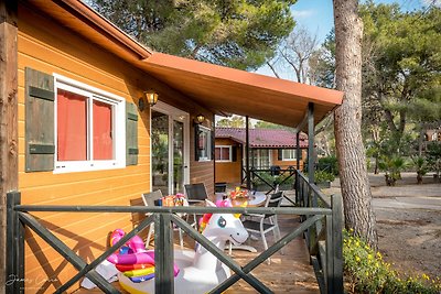 Chalet mit Klimaanlage in schönem Park