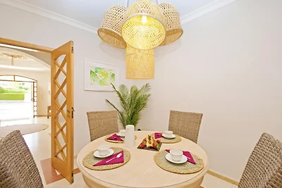 Villa ad Almancil con 9 camere da letto