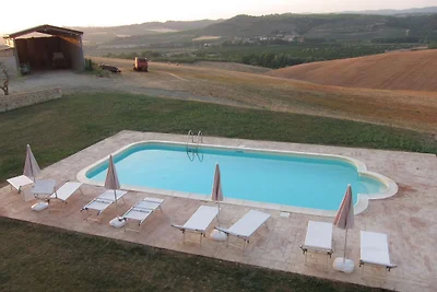 Bauernhaus in Castel del Piano mit Pool